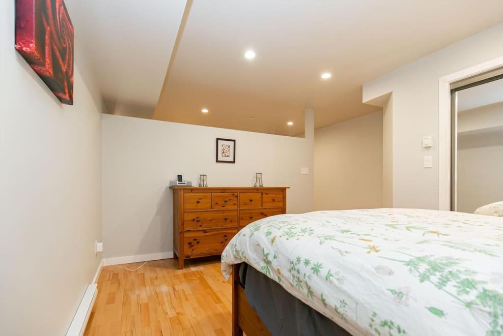 Lovely 1 Bedroom Suite Near Town Виктория Экстерьер фото