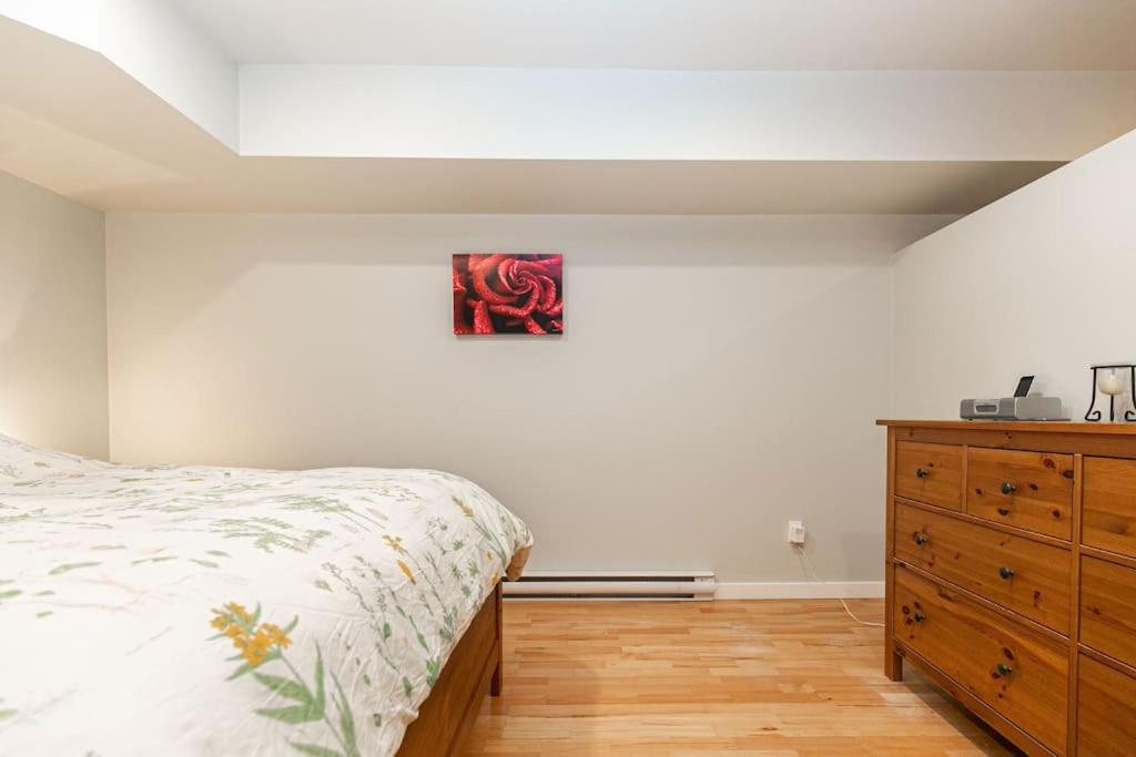 Lovely 1 Bedroom Suite Near Town Виктория Экстерьер фото