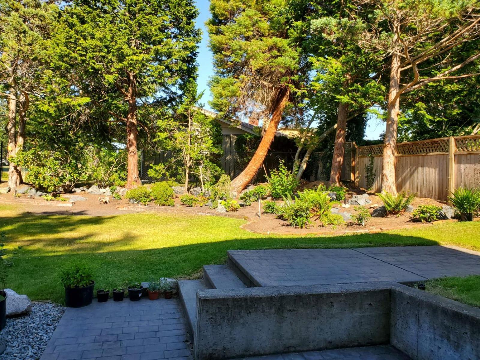 Lovely 1 Bedroom Suite Near Town Виктория Экстерьер фото